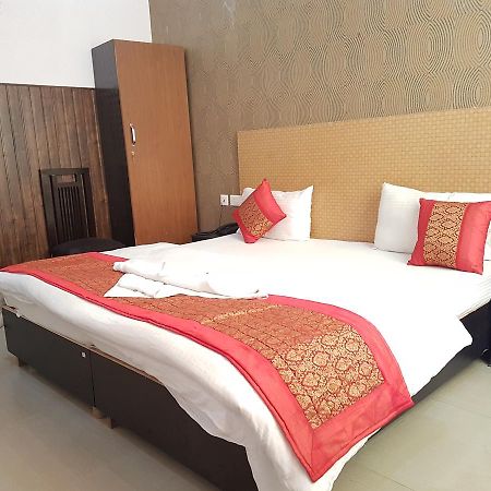 The Royal Crown Hotel Gurgaon Exterior photo