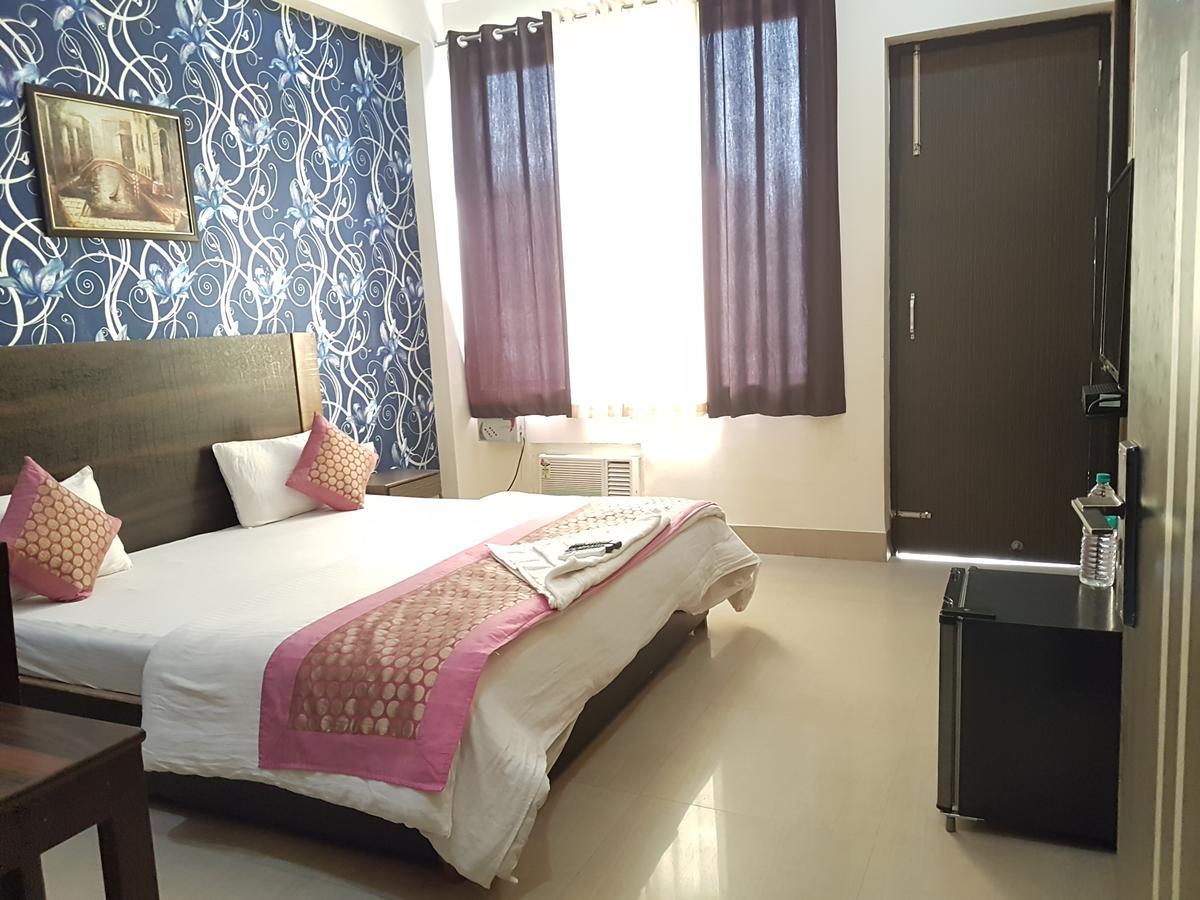 The Royal Crown Hotel Gurgaon Exterior photo