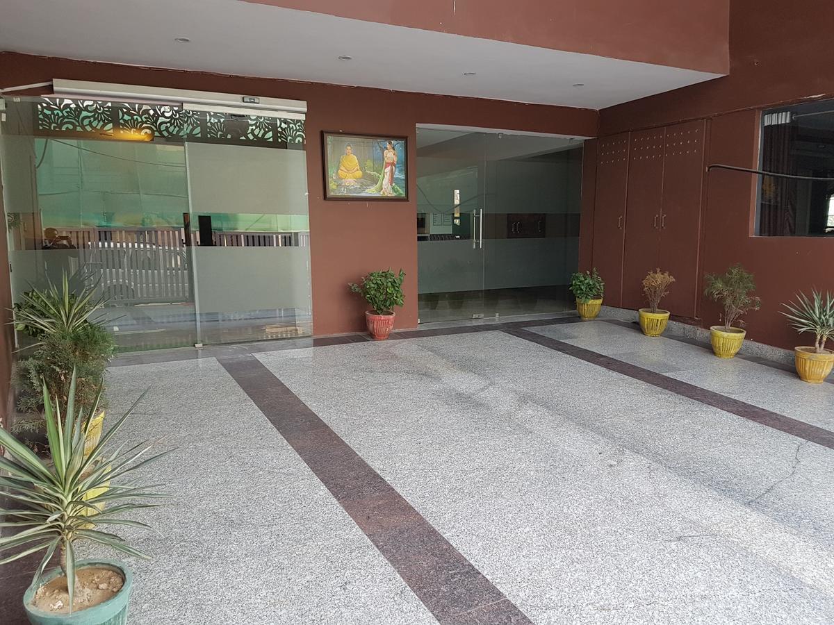 The Royal Crown Hotel Gurgaon Exterior photo