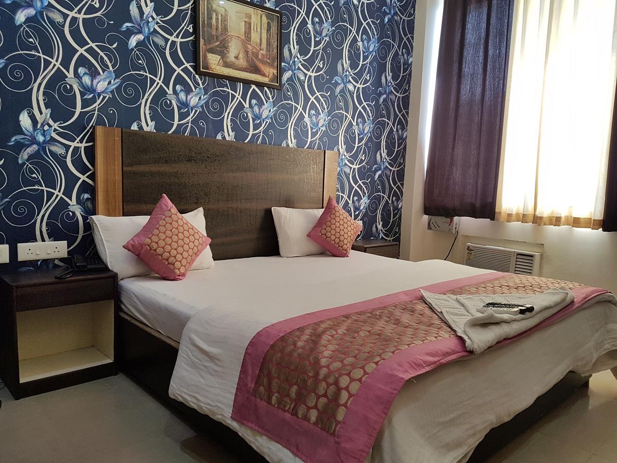 The Royal Crown Hotel Gurgaon Exterior photo