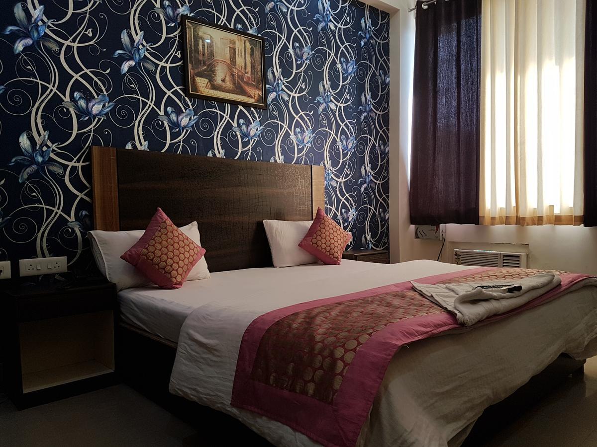 The Royal Crown Hotel Gurgaon Exterior photo